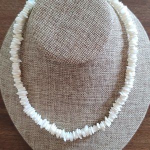 Necklace White Shell Pieces and Seed Beads Fashion Jewelry 17" Barrel Clasp